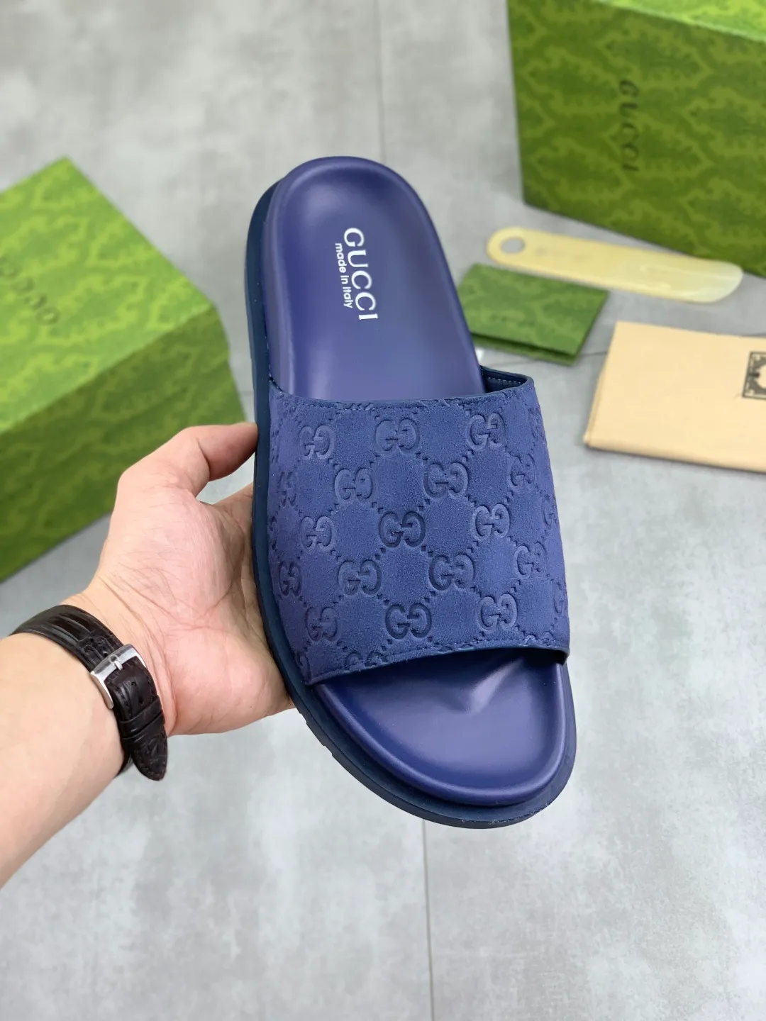 Men's Men's Shoes💰P320💰[New Style]🎁🎁🎁 High-quality GUCCI new casual slippers for the Year of the Snake, original official website, perfect workmanship, transmitting a kind of noble luxury, sublimating its definition of luxury in Gucci's high-end extraordinary craftsmanship. Original Gucci double G combination outsole, code number: 38-44 (45 customized)